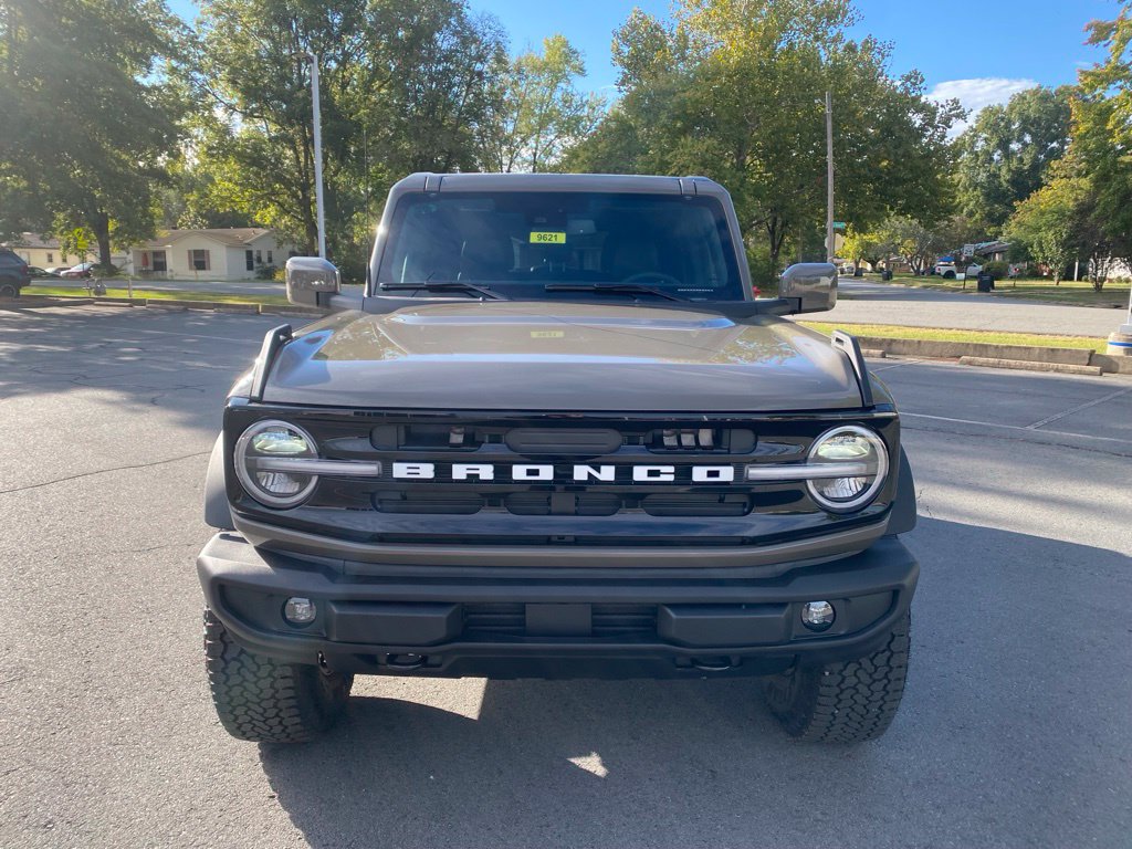 New 2026 Ford Bronco Outer Banks w/ Sasquatch Package AWD/4WD image 2