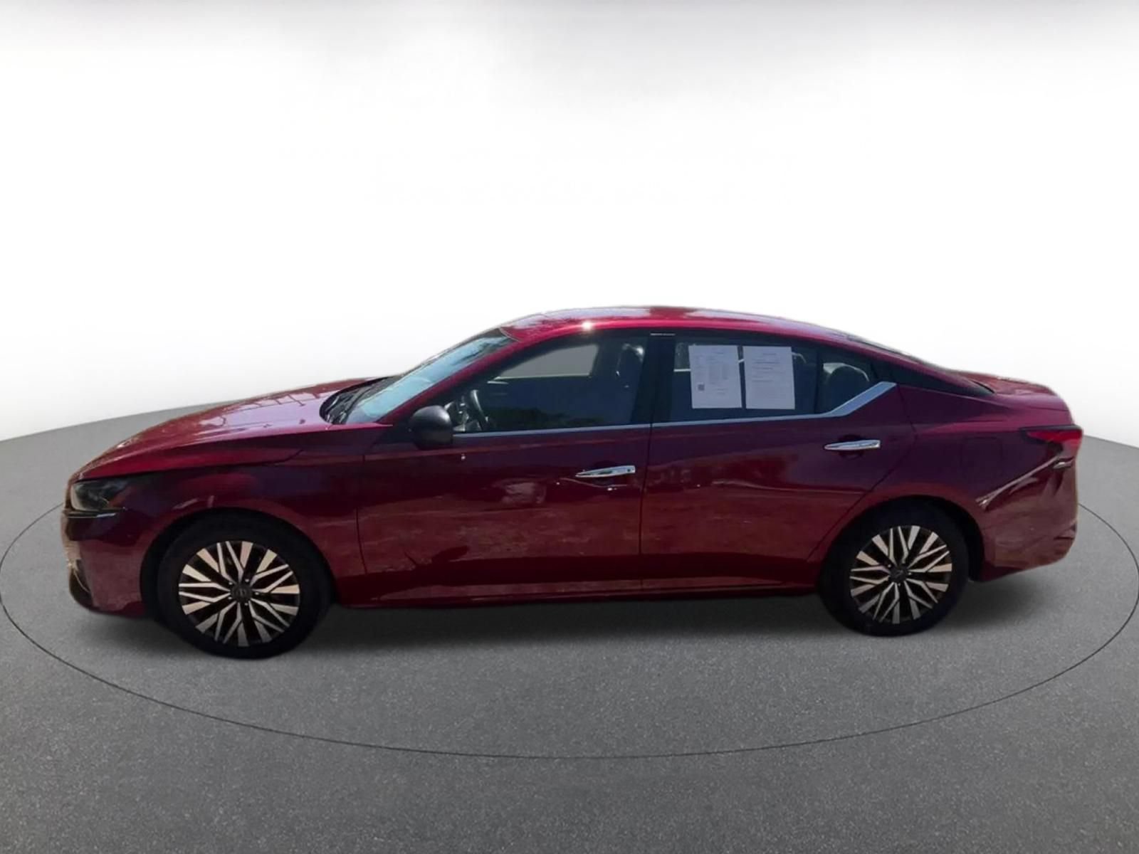 Used 2025 Nissan Altima 2.5 SV FWD image 11