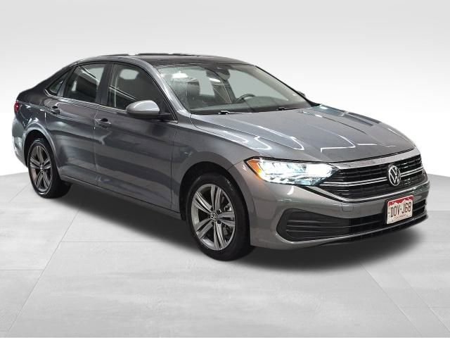 Used 2024 Volkswagen Jetta SE image 1