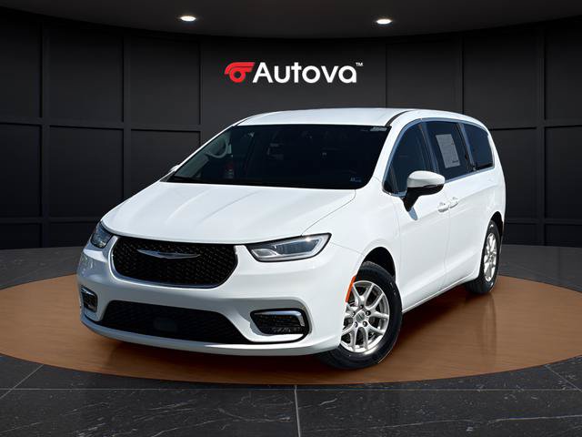 Used 2023 Chrysler Pacifica Touring-L FWD image 1