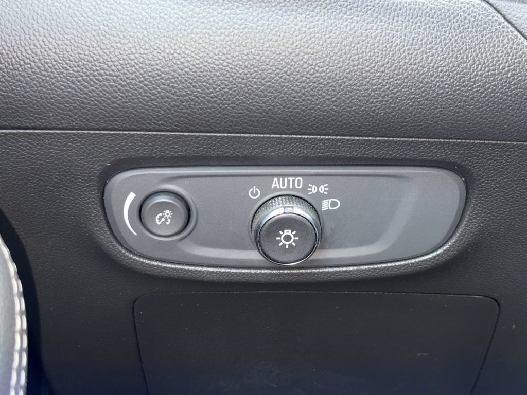Used 2024 Buick Encore GX Sport Touring FWD image 17