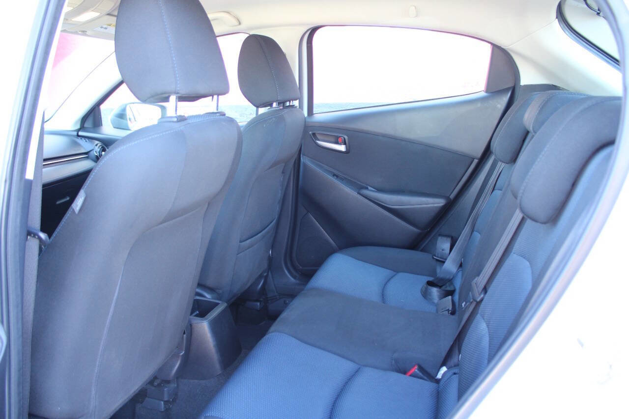 Used 2020 Toyota Yaris LE image 12