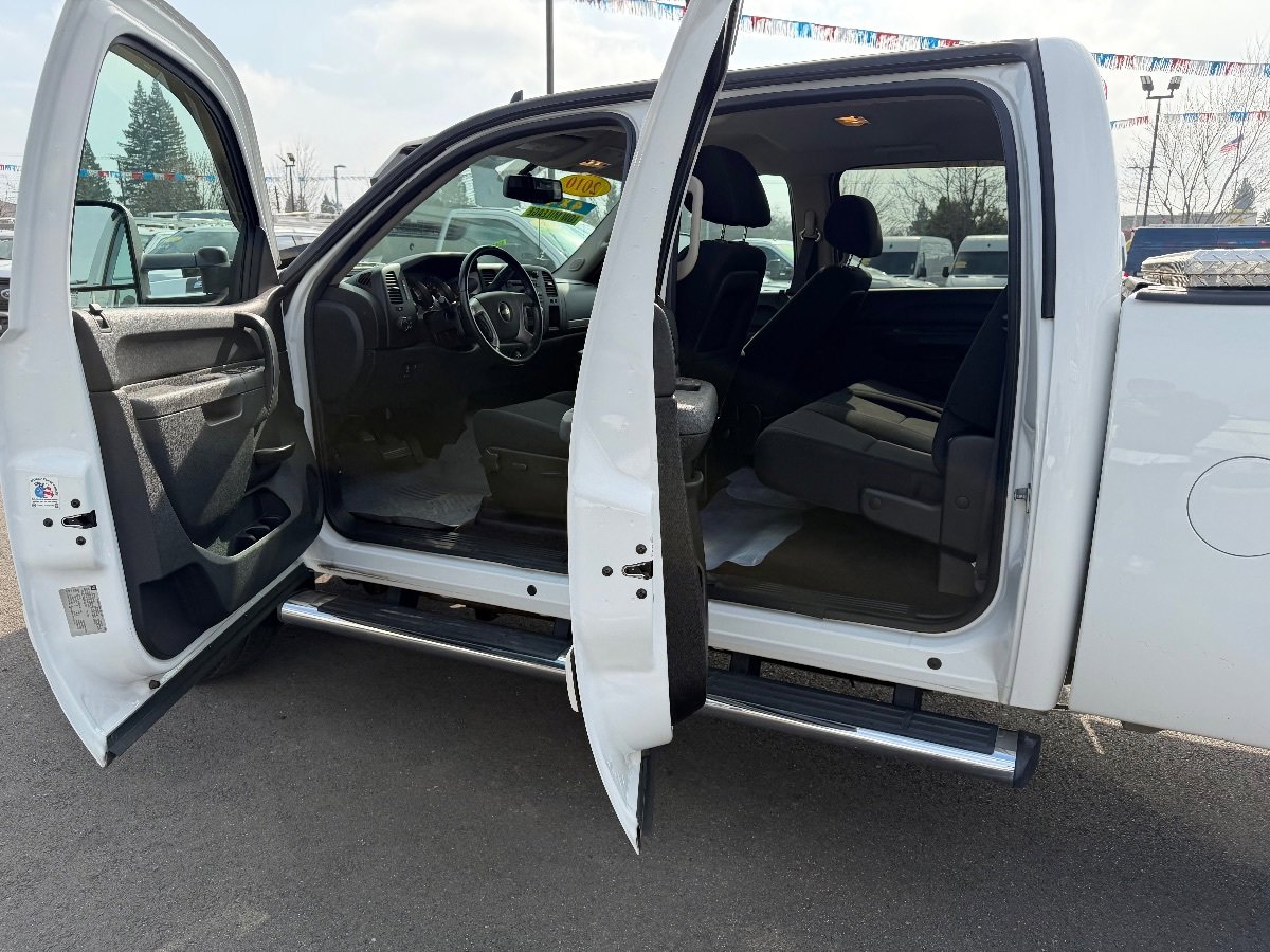 Used 2010 Chevrolet Silverado 2500 LT w/ Interior Plus Package AWD/4WD image 11