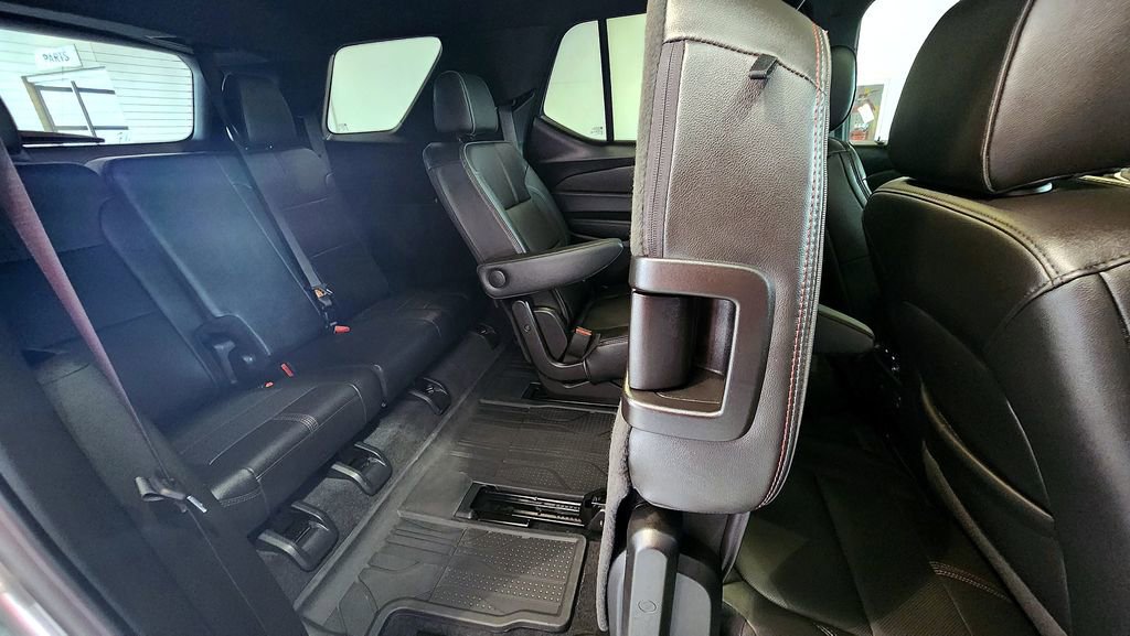 Used 2023 Chevrolet Traverse RS image 46