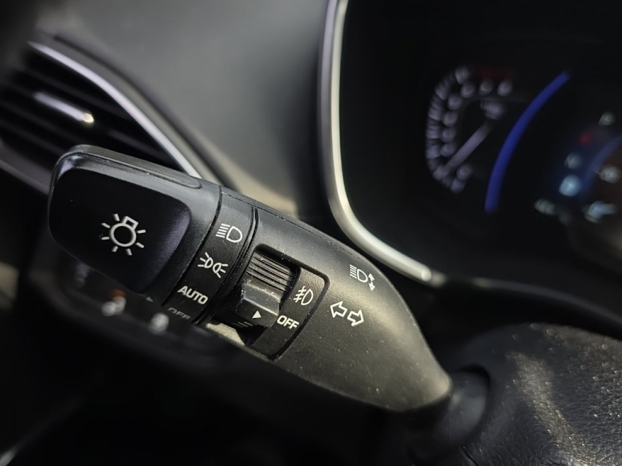 Used 2020 Hyundai Santa Fe SEL w/ Convenience Package image 33