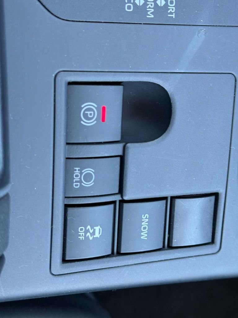 Certified 2025 Toyota Highlander XLE image 18