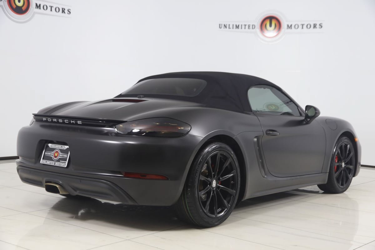 Used 2017 Porsche 718 Boxster RWD image 3