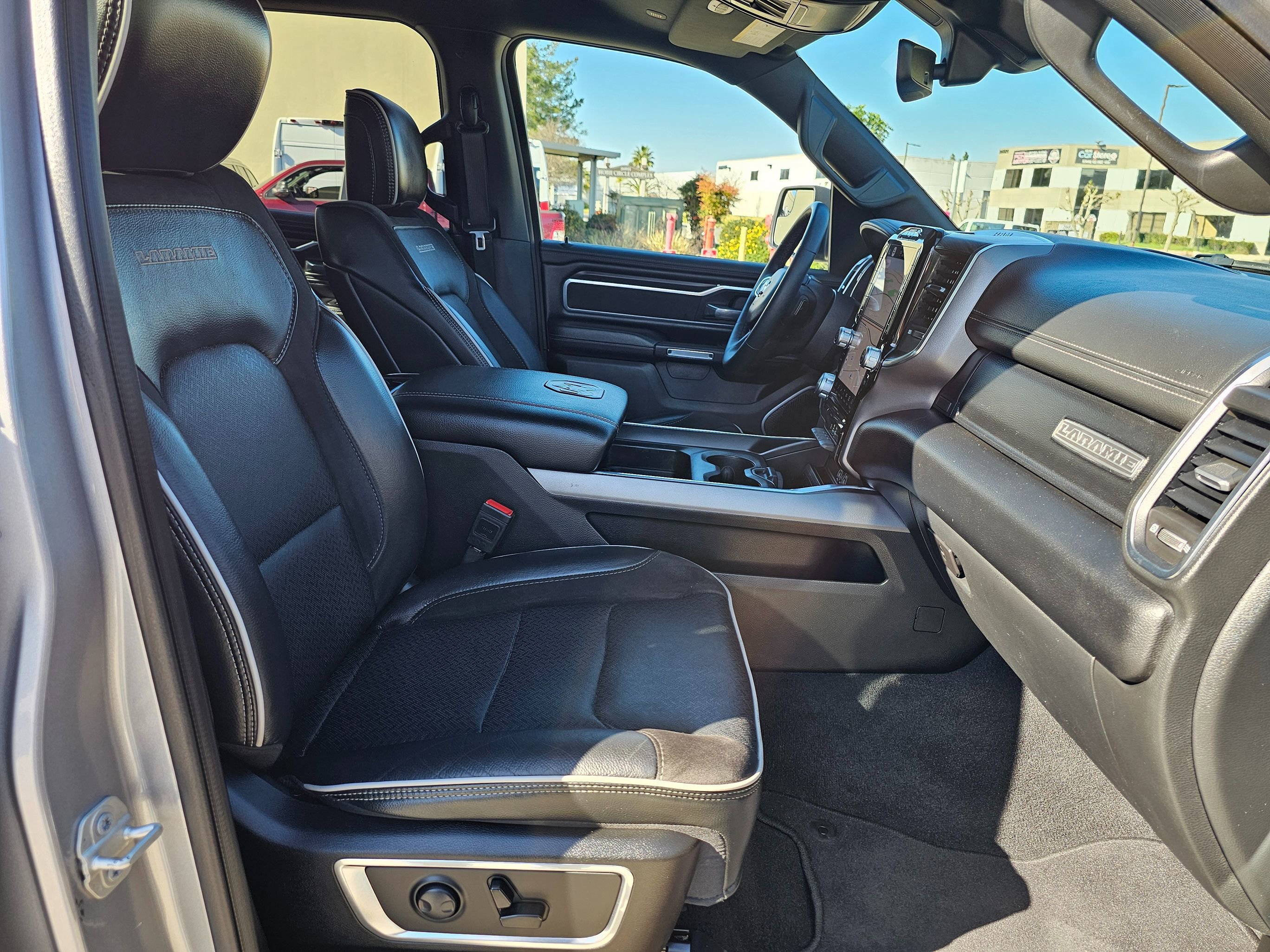Used 2025 RAM 1500 Laramie image 30
