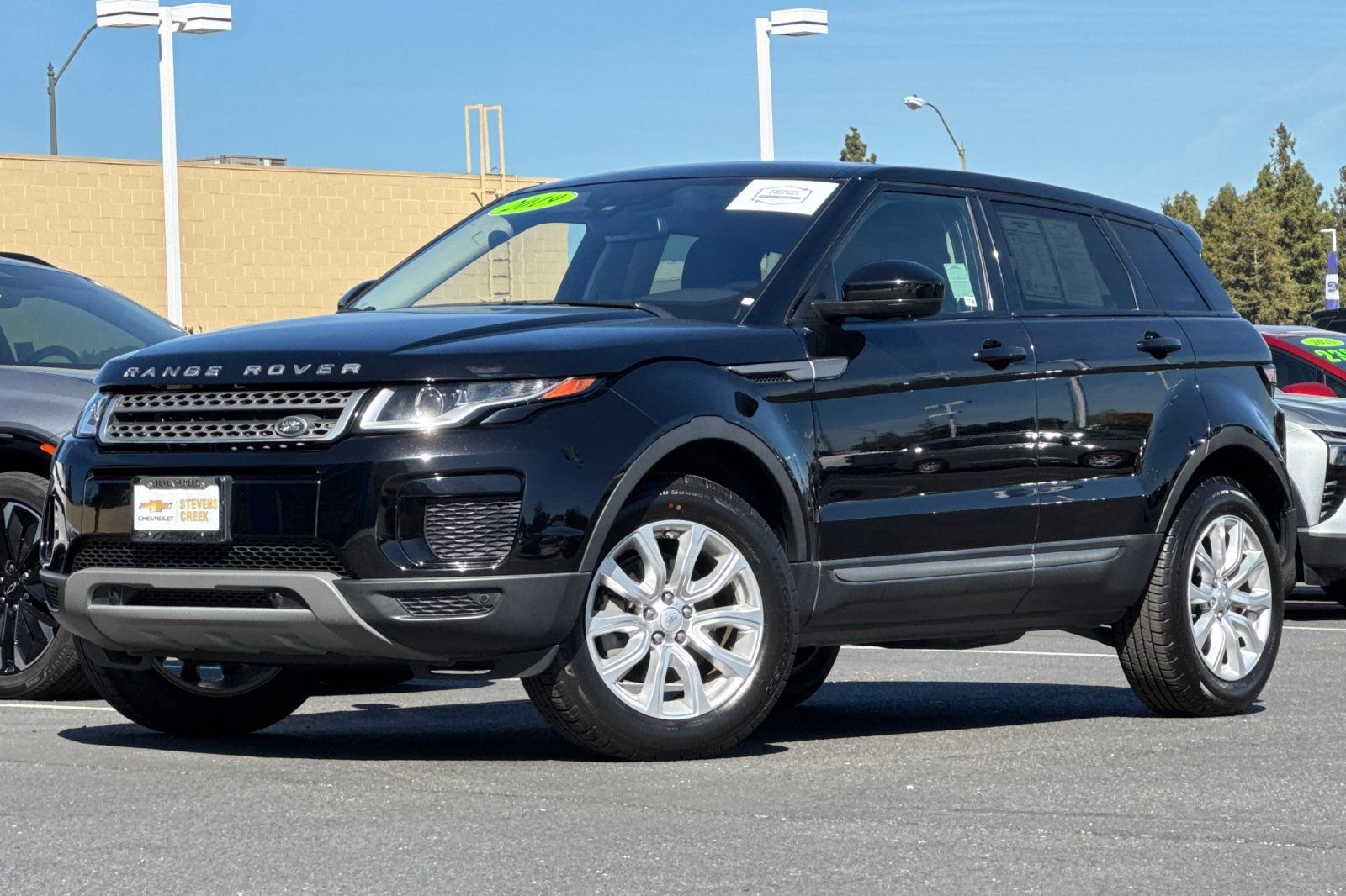 Used 2019 Land Rover Range Rover Evoque SE image 9