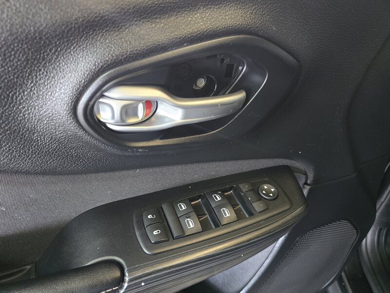 Used 2016 Jeep Cherokee Sport FWD image 20