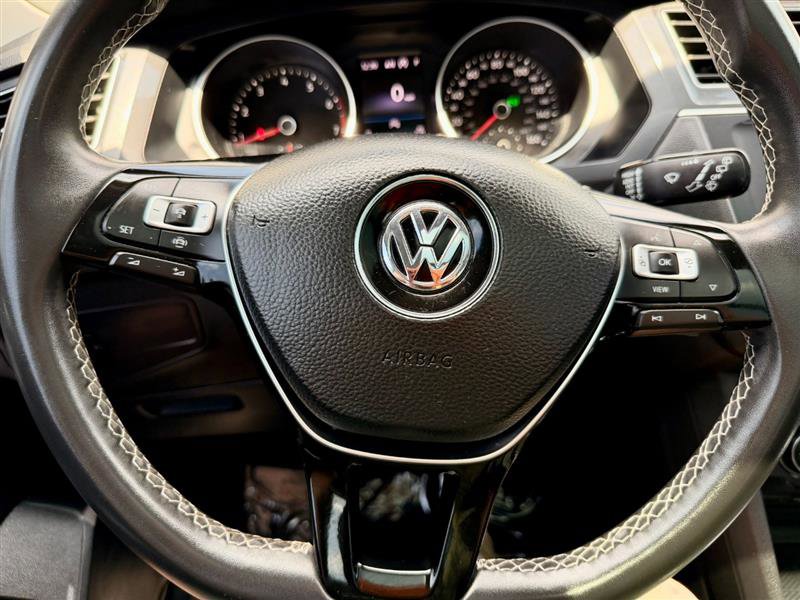 Used 2021 Volkswagen Tiguan SE w/ Panoramic Sunroof Package FWD image 13