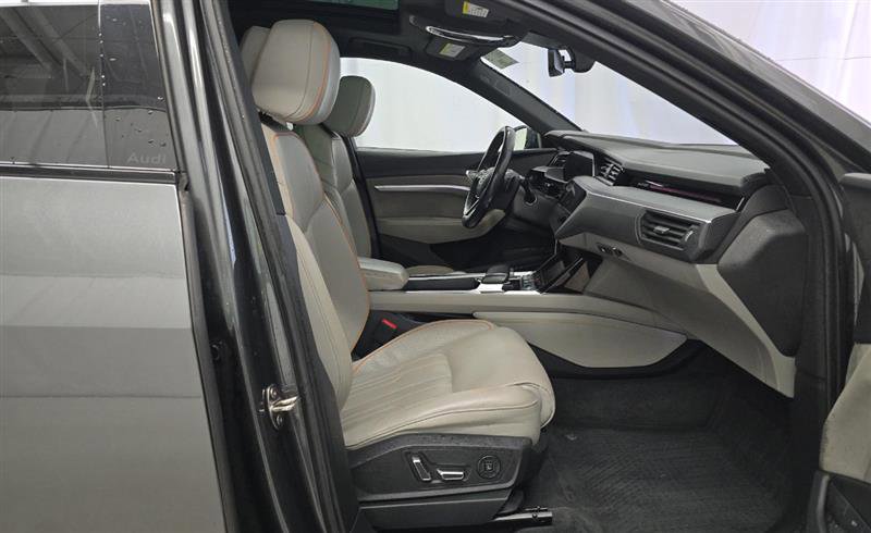 Used 2024 Audi Q8 e-tron Prestige image 10