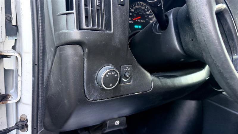 Used 2011 Chevrolet Express 2500 RWD image 15