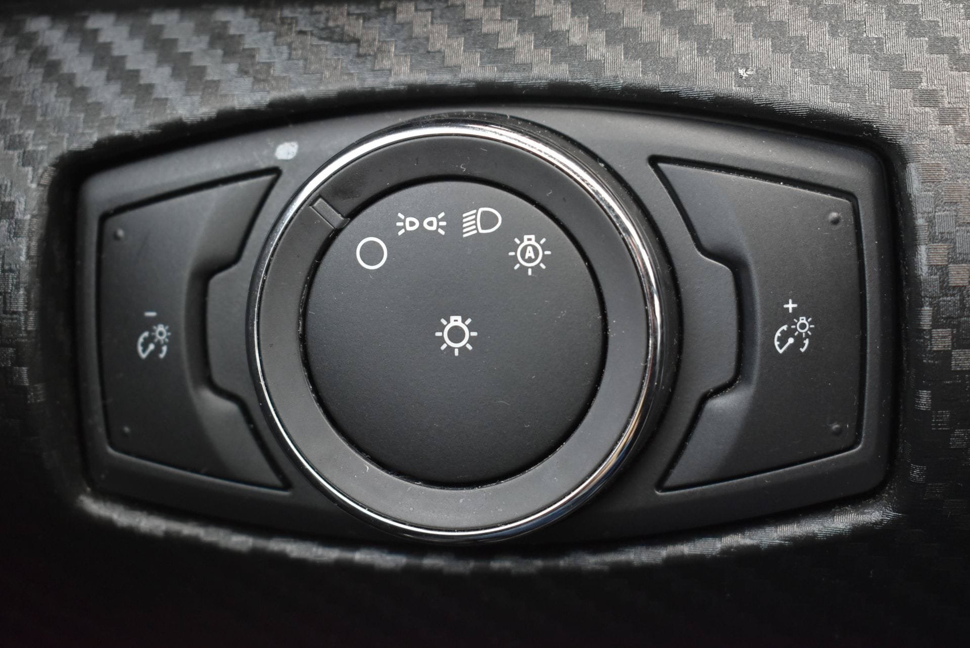 Used 2015 Ford Mustang Coupe RWD image 16