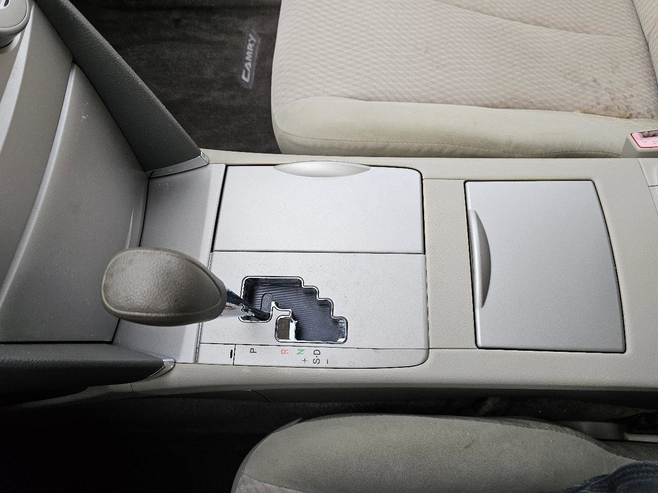 Used 2010 Toyota Camry LE image 52