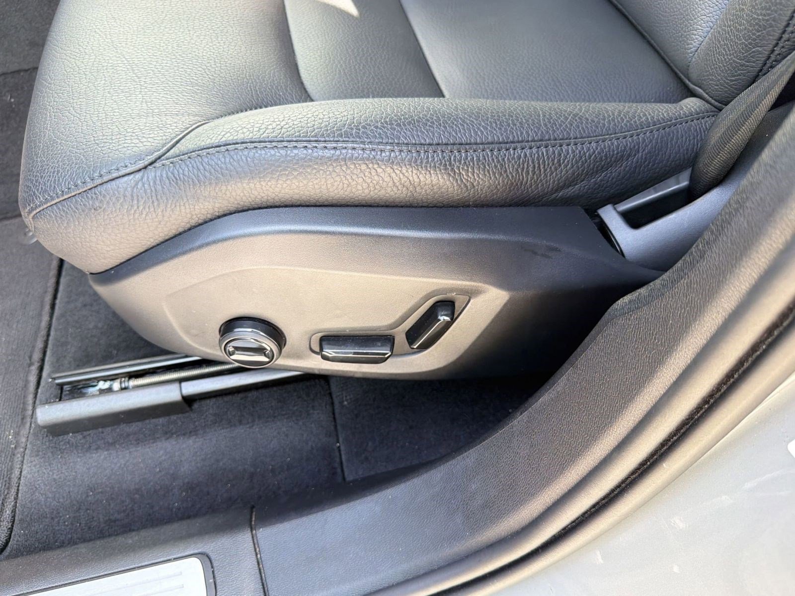 Certified 2025 Volvo XC60 B5 Plus image 13