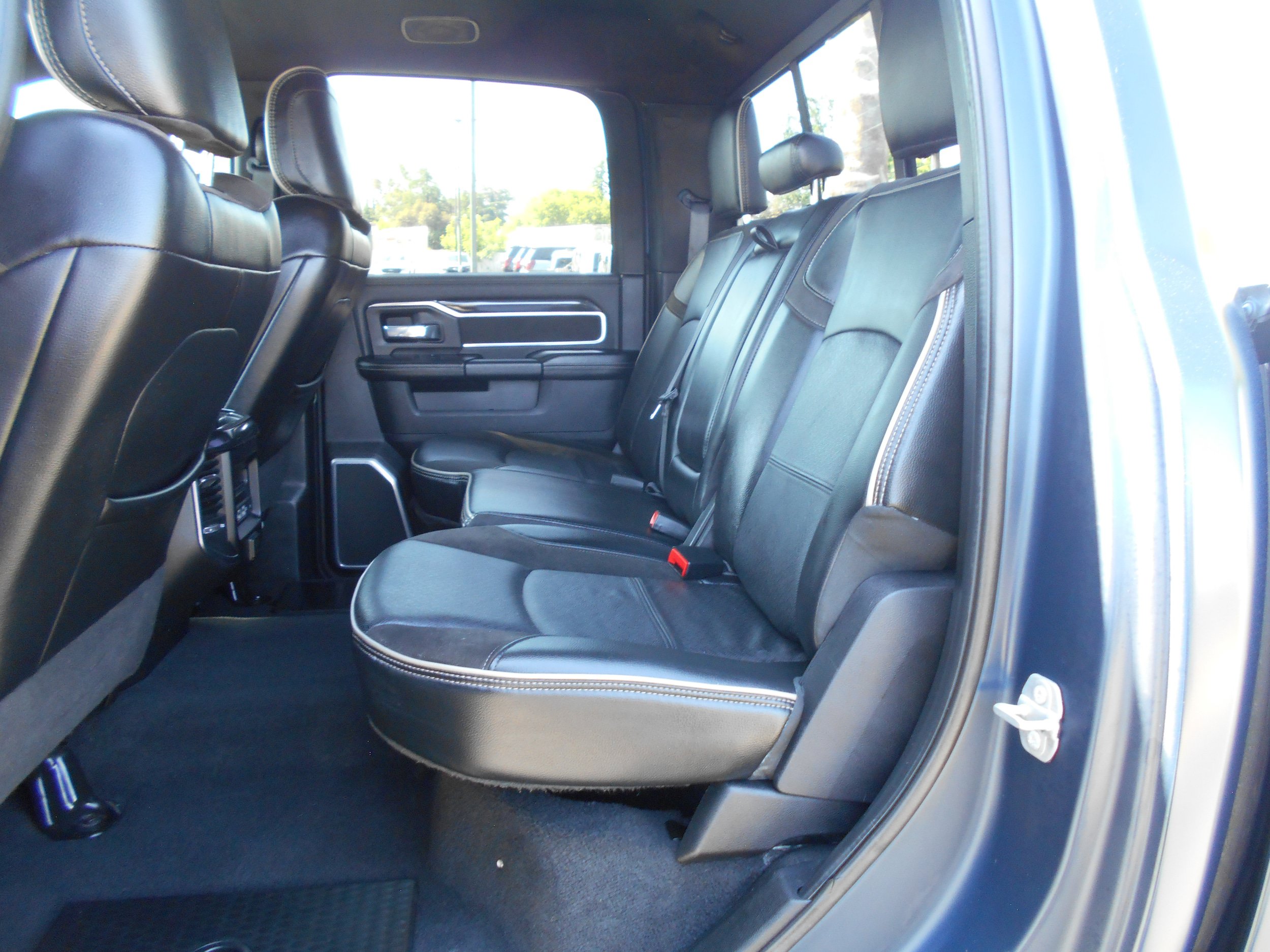 Used 2022 RAM 3500 Laramie AWD/4WD image 12