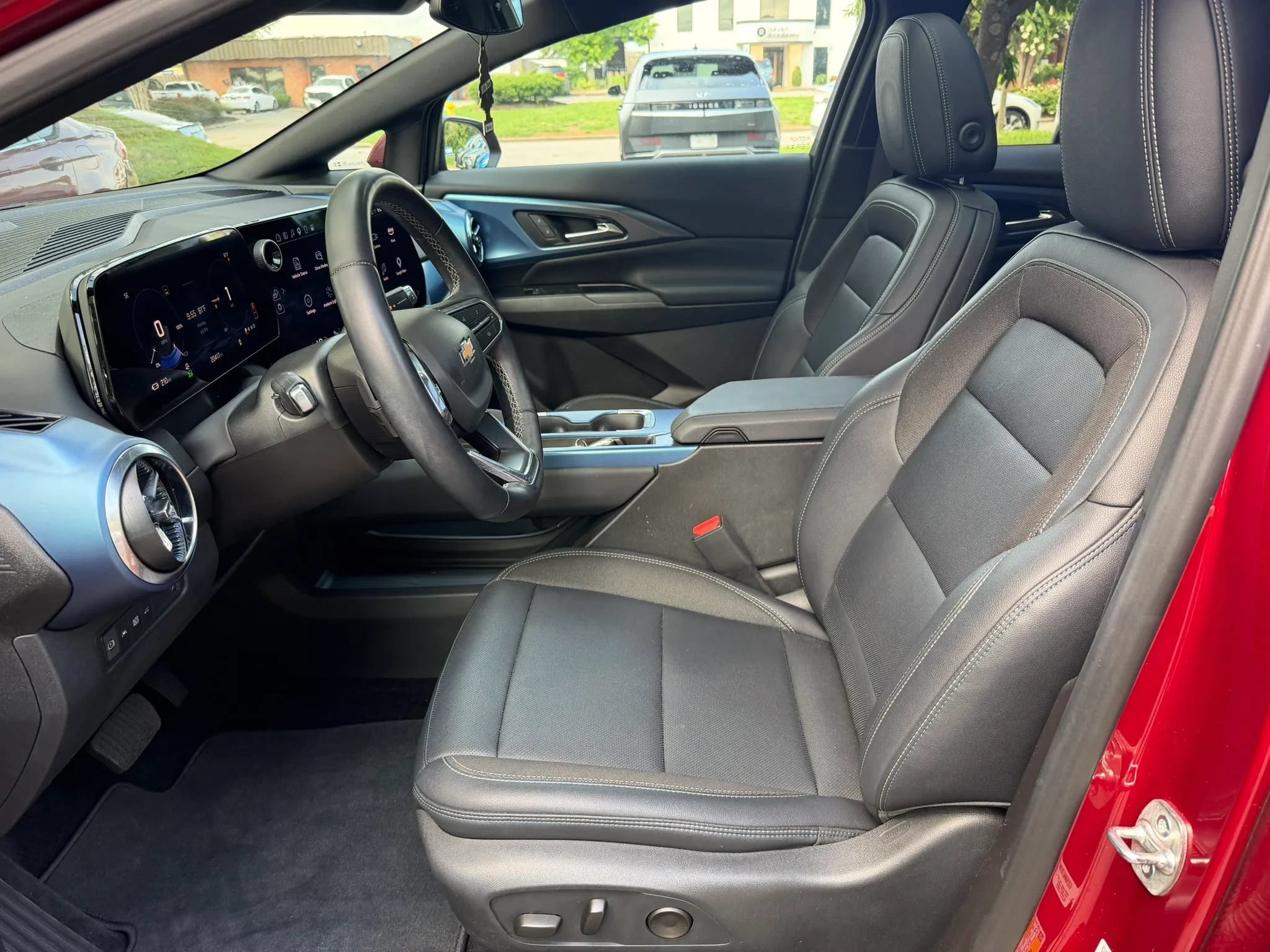 Used 2025 Chevrolet Equinox EV LT w/ Convenience Package FWD image 14