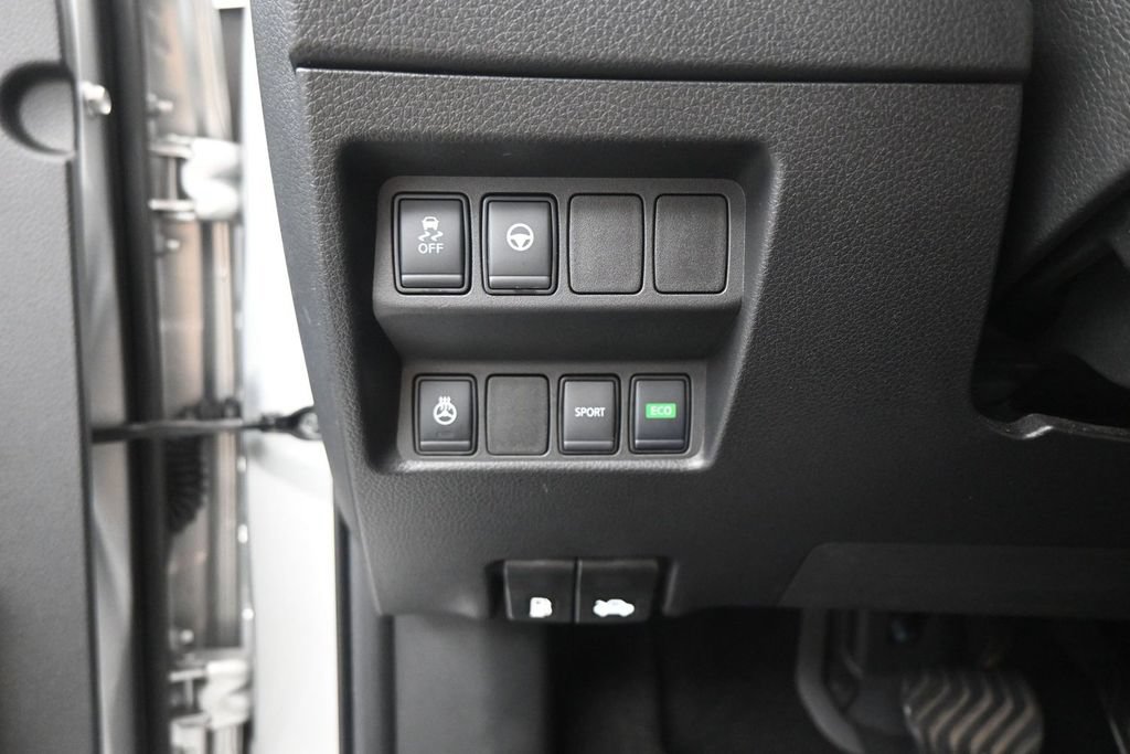 Used 2022 Nissan Rogue Sport SV w/ Technology Package FWD image 14