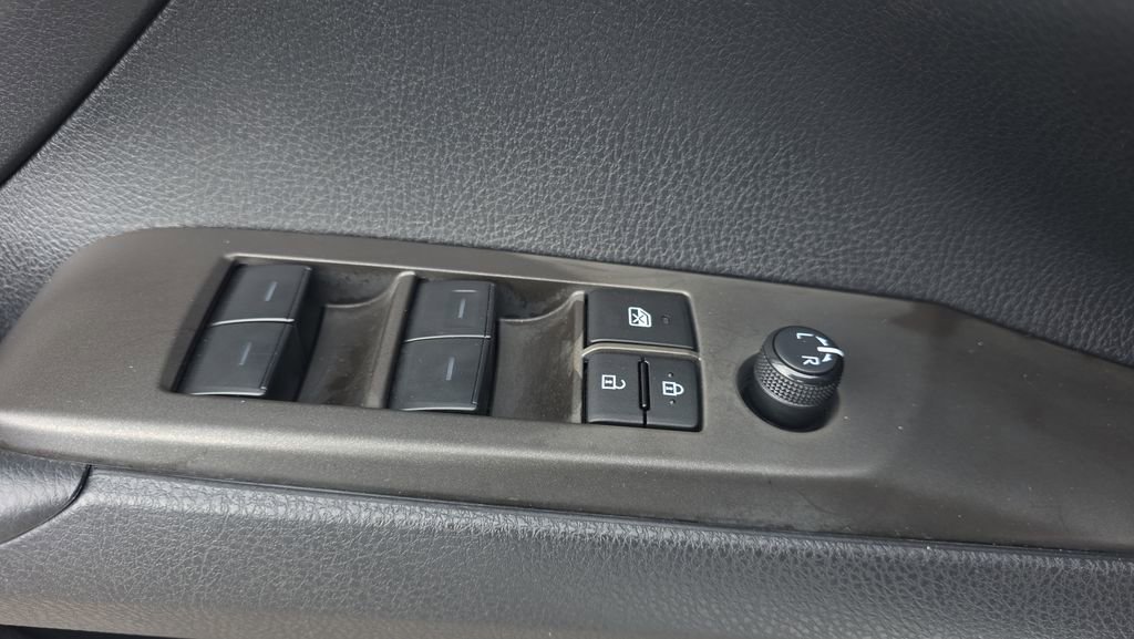 Used 2024 Toyota Camry SE FWD image 19