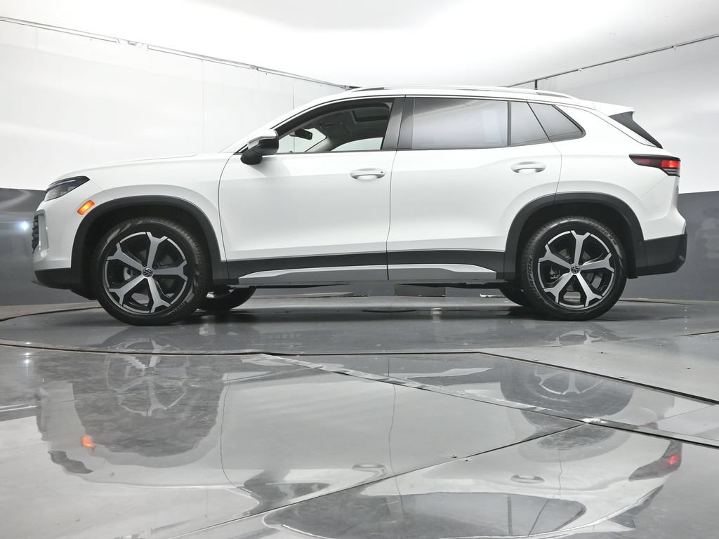 New 2026 Volkswagen Tiguan SE FWD image 37