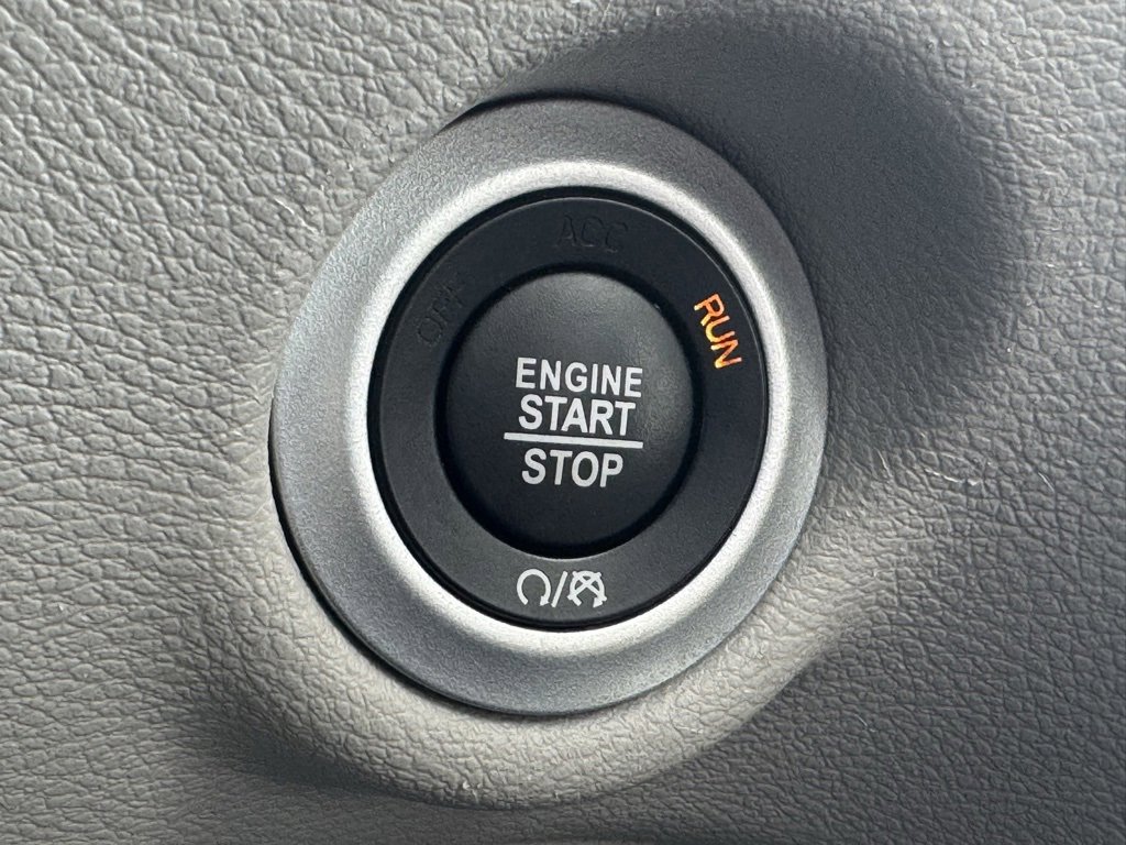 Used 2024 Chrysler Pacifica Touring-L image 30