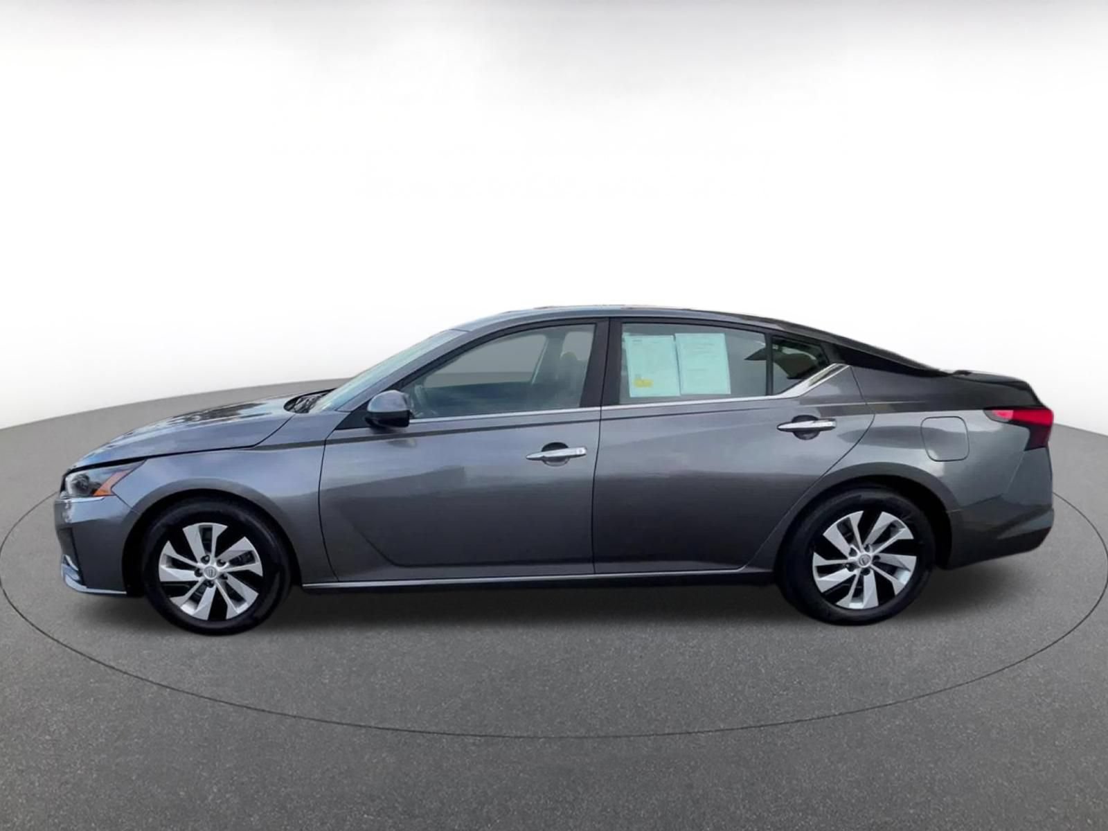 Used 2023 Nissan Altima 2.5 S FWD image 9