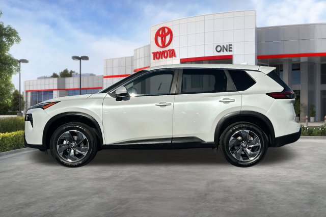 Used 2025 Nissan Rogue SV AWD/4WD image 8