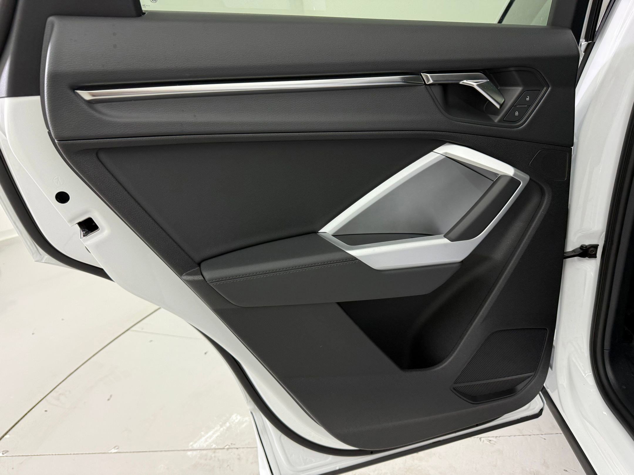 Used 2025 Audi Q3 2.0T Premium w/ Convenience Package AWD/4WD image 15