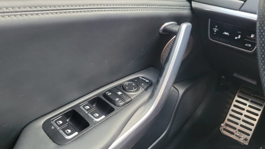 Used 2020 Kia Stinger GT2 RWD image 19