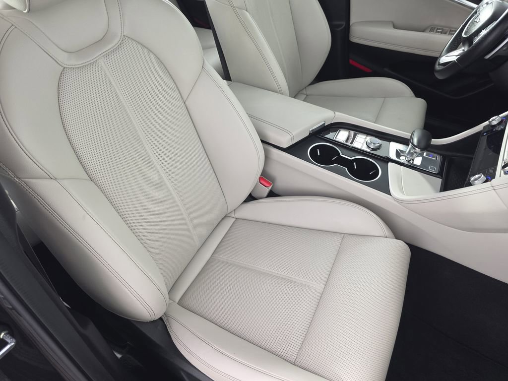 Used 2025 Genesis G70 2.5T image 34