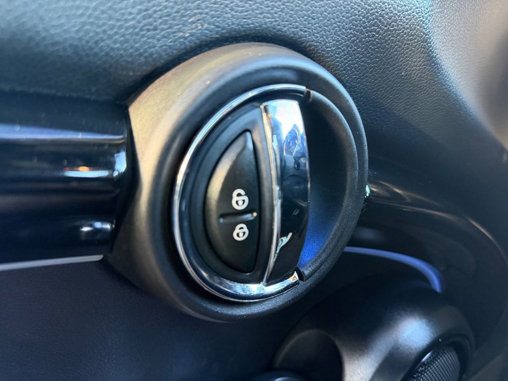 Used 2023 MINI Cooper Convertible image 19