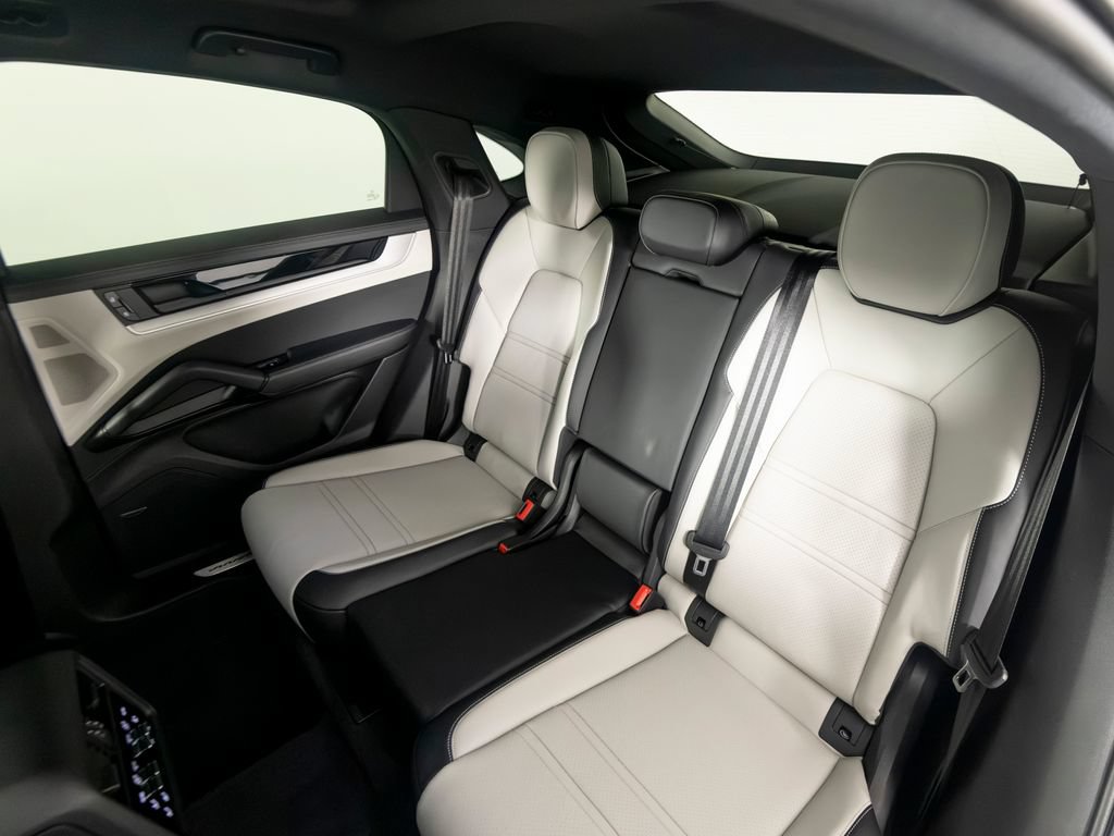 New 2026 Porsche Cayenne Coupe AWD/4WD image 40