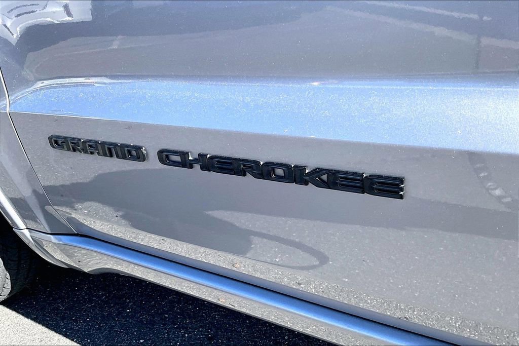 Used 2020 Jeep Grand Cherokee Altitude image 23