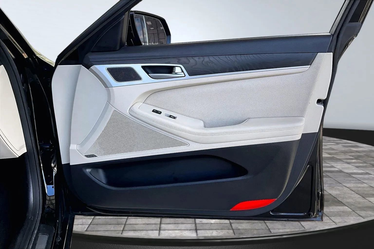 Used 2017 Genesis G80 3.8 w/ Option Group 03 image 25