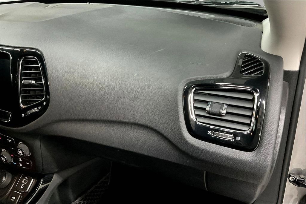 Used 2020 Jeep Compass Limited image 28