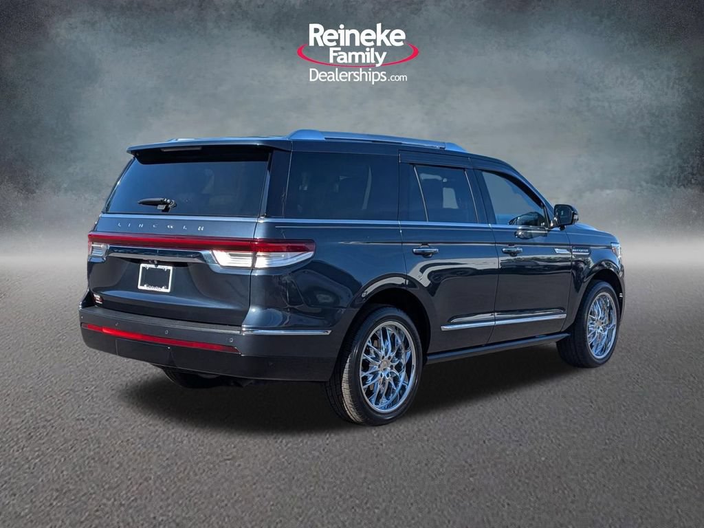 Used 2022 Lincoln Navigator Reserve AWD/4WD image 5