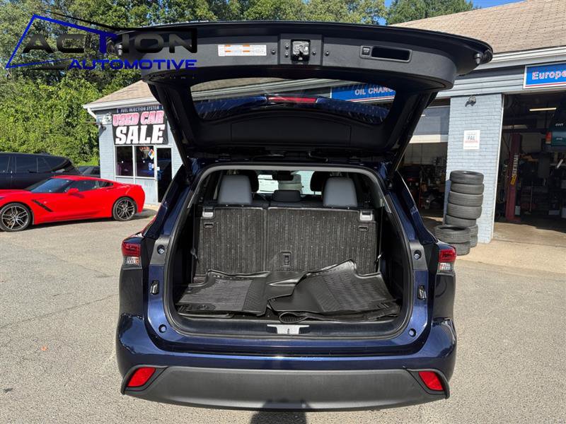 Used 2021 Toyota Highlander XLE AWD/4WD image 18