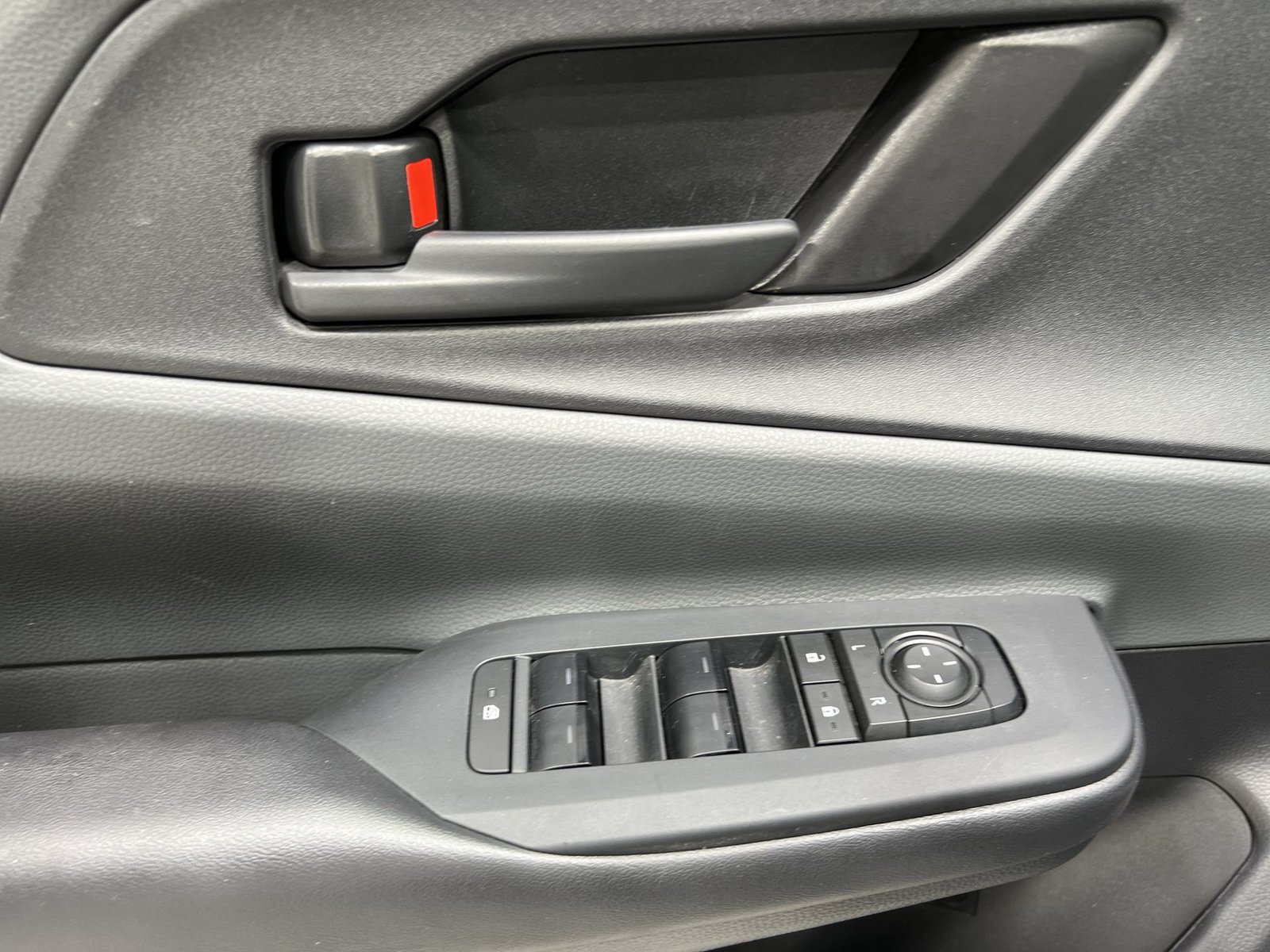 Used 2025 Toyota Prius LE FWD image 13