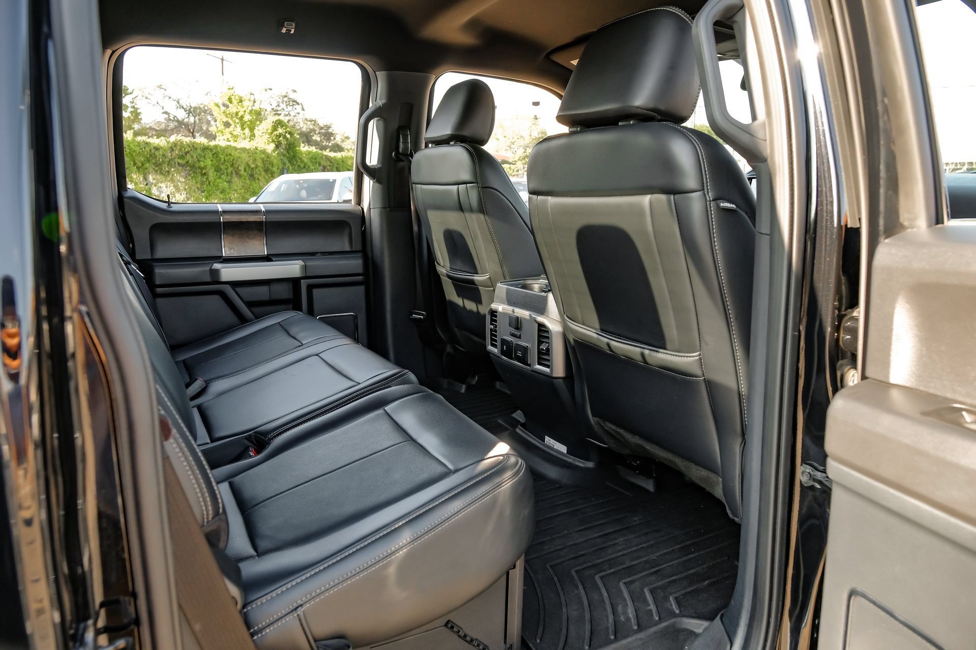 Used 2022 Ford F350 Lariat w/ Black Appearance Package AWD/4WD image 44