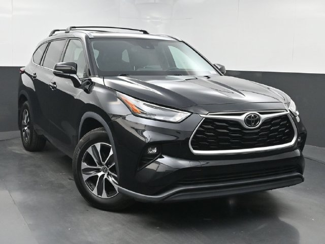 Used 2022 Toyota Highlander XLE