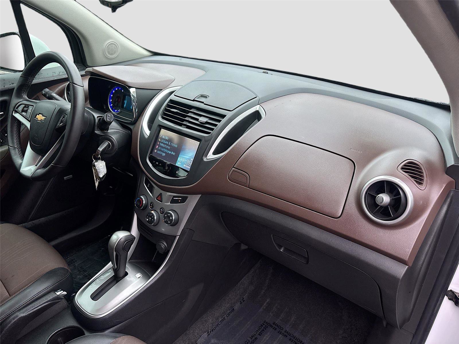 Used 2015 Chevrolet Trax LT w/ LT Sun and Sound Package FWD image 28