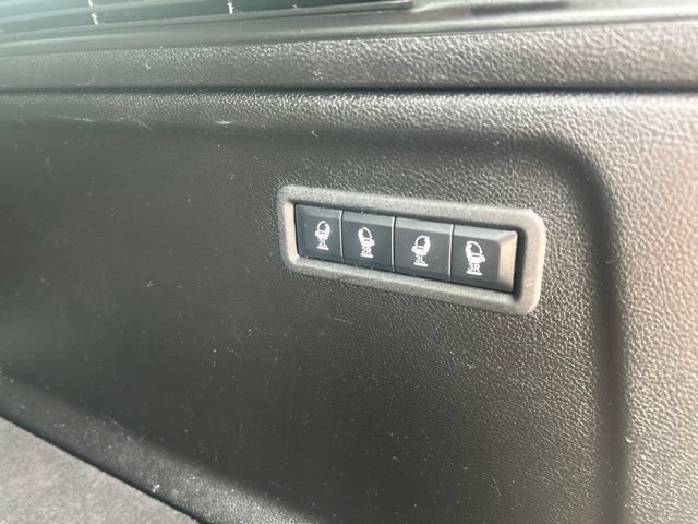 Used 2025 Jeep Wagoneer L Series II w/ 8-pass Seating Package AWD/4WD image 8