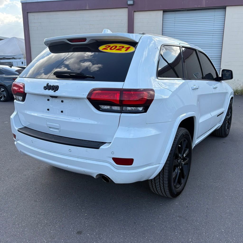 Used 2021 Jeep Grand Cherokee Laredo X RWD image 3