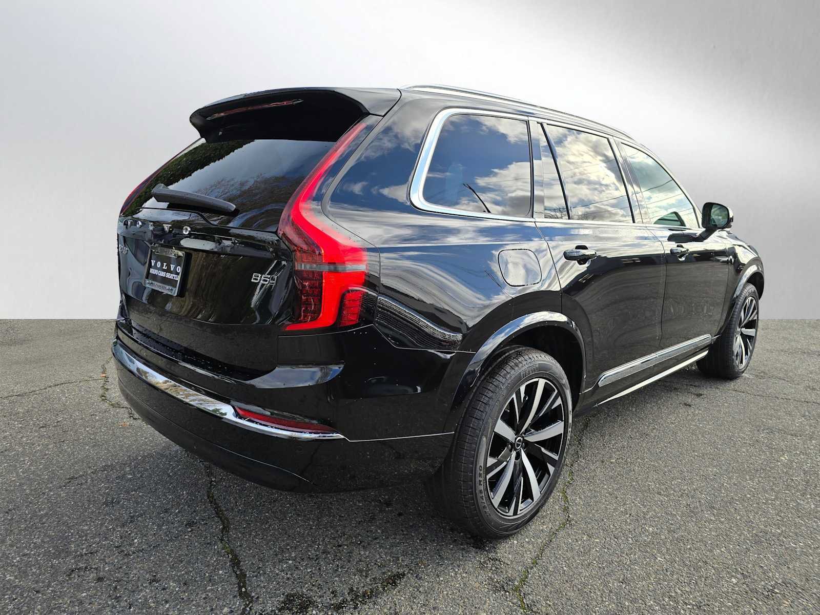 New 2026 Volvo XC90 B5 Core AWD/4WD image 3