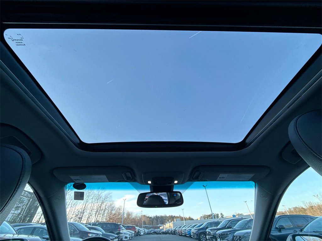 Used 2018 Toyota Camry XLE image 16