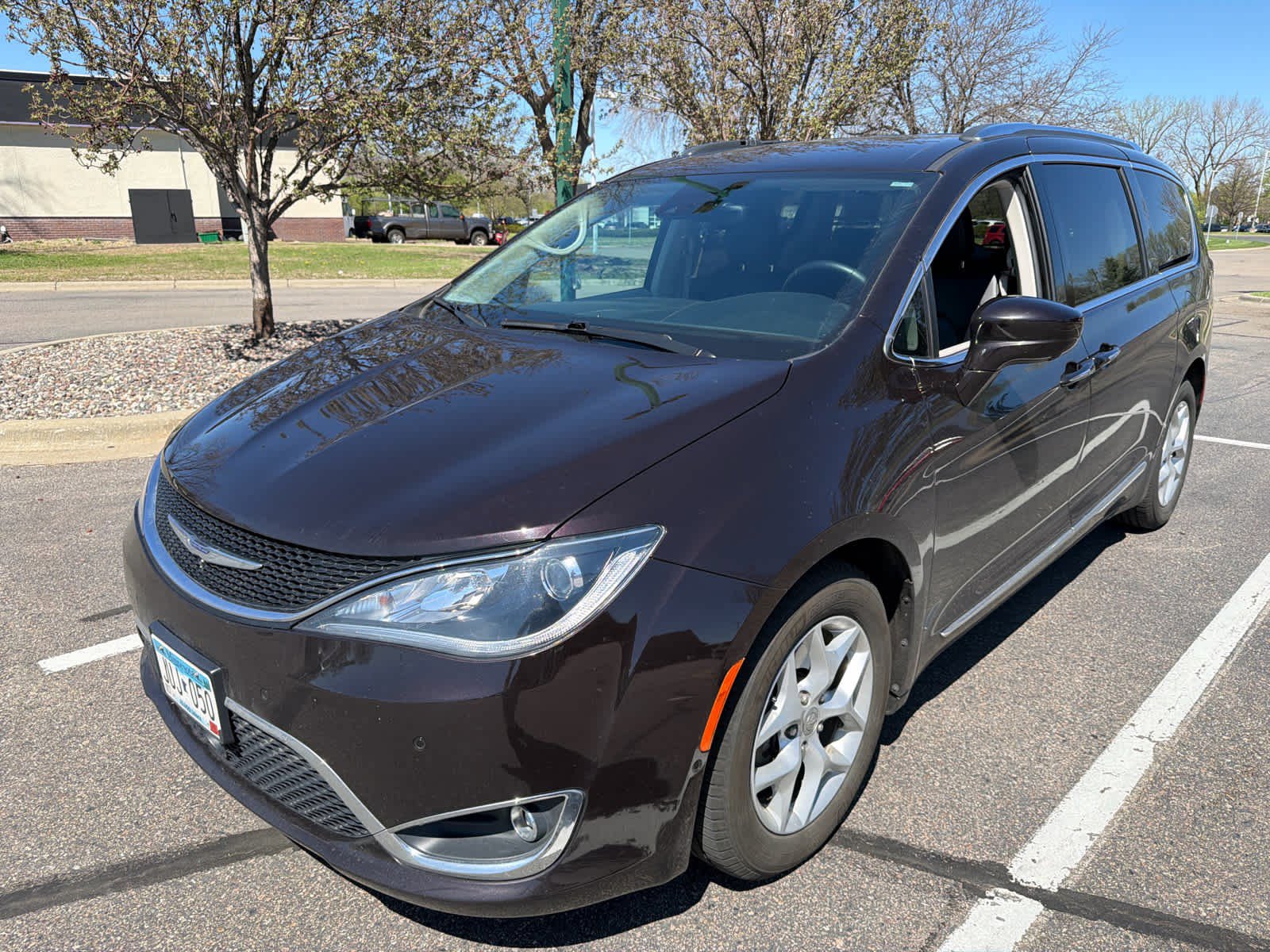 Used 2017 Chrysler Pacifica Touring-L Plus w/ Advanced Safetytec Group FWD image 3