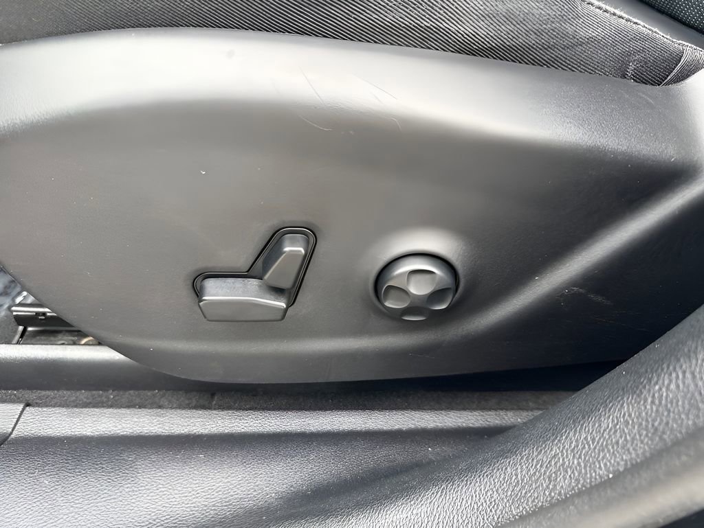 Used 2019 Jeep Cherokee Limited FWD image 10