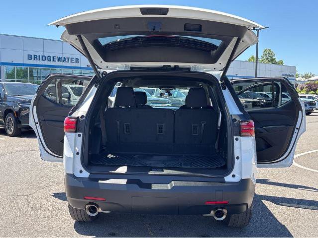 Used 2023 Chevrolet Traverse LT FWD image 13