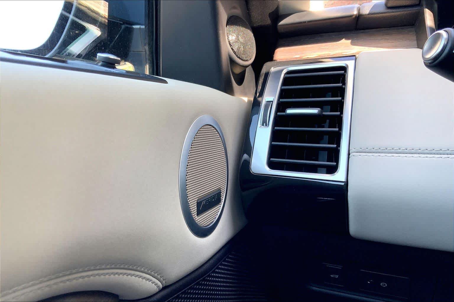 Used 2018 Land Rover Discovery HSE AWD/4WD image 34